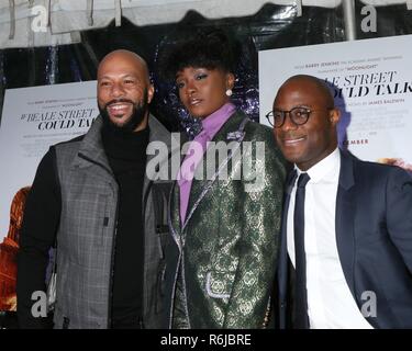 Los Angeles, CA, Stati Uniti d'America. 4° dic, 2018. Comune, Kiki Layne, Barry Jenkins presso gli arrivi per se Beale Street potrebbe parlare di screening, ArcLight Hollywood, Los Angeles, CA 4 dicembre 2018. Credito: Priscilla concedere/Everett raccolta/Alamy Live News Foto Stock