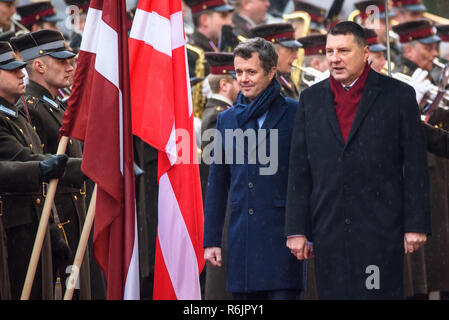 Riga, Lettonia. 06 Dic, 2018. Arrivando alla visita ufficiale in Lettonia di Sua Altezza Reale il principe ereditario di Danimarca Frederik e Sua Altezza Reale la Principessa Maria Elisabetta di Danimarca. Credito: Gints Ivuskans/Alamy Live News Foto Stock