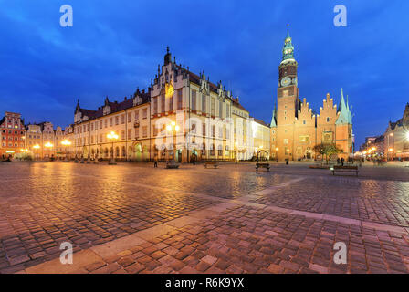 La piazza del mercato di sera di Wroclaw, Polonia. Europa Foto Stock