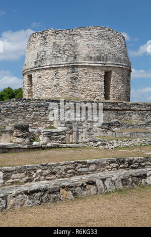 Osservatorio, rovine Maya, Mayapan sito archeologico, Yucatan, Messico Foto Stock