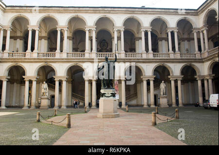 L'Italia, Milano, Palazzo di Brera e home per l'Accademia di Belle Arti e la Braidense biblioteca internazionale. Foto Stock