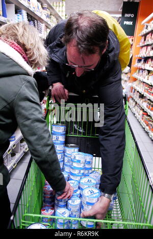 Greenpeace protesta thuna pesca da Petit Navire company, Lione, Francia Foto Stock