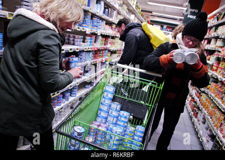 Greenpeace protesta thuna pesca da Petit Navire company, Lione, Francia Foto Stock