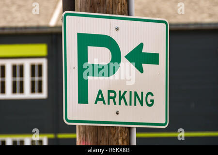 SEATTLE, WA, Stati Uniti d'America - Giugno 2018: Close up di un segno su un city centre street a Seattle per informare i conducenti di parcheggio. Foto Stock