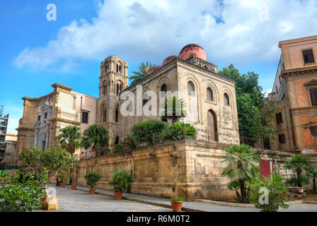 Le famose chiese di San Cataldo e la Martorana. Palermo, Sicilia Foto Stock