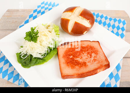 Polpettone fritto con lisciva rotoli Foto Stock