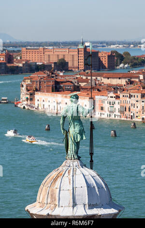 Vista dal campanile della chiesa di San Giorgio Maggiore sul Canale della Giudecca, Venezia, Italia. Foto Stock