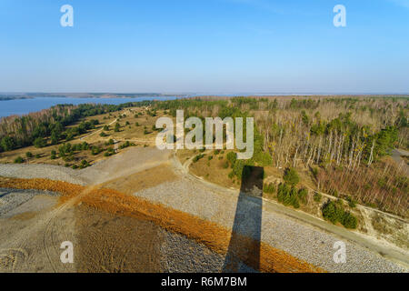 Vista panoramica su Sedlitzer vedere e asciugare Sornoer Canal. Le frazioni di Senftenberg. Germania. Stato federale di Brandeburgo. Foto Stock