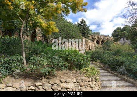 Parco Guell colonne e viadotti Foto Stock
