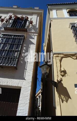 Vicolo stretto a Siviglia,andalusia Foto Stock