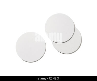 La birra coasters su bianco Foto Stock