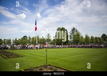 I motivi a Aisne-Marne Cimitero Americano prima di condurre una cerimonia per commemorare i caduti gli eroi in Belleau, Francia il 28 maggio 2017. Questo giorno memoriale della cerimonia si è svolta in onore del 99th anniversario della battaglia di Belleau legno. Foto Stock
