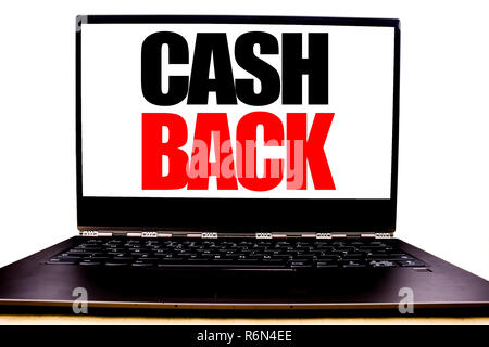 Il testo scritto a mano che mostra Cash Back Cashback. Il concetto di Business scrivere per denaro garanzia scritta sul monitor schermo anteriore, sfondo bianco con spazio office visualizza. Foto Stock