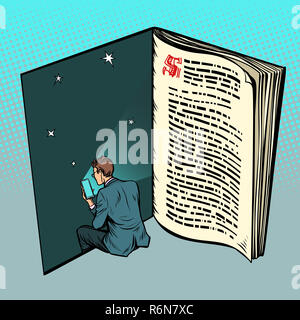 E-book, un uomo legge il testo in linea Foto Stock