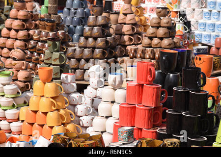 Tazze di ceramica. Foto Stock
