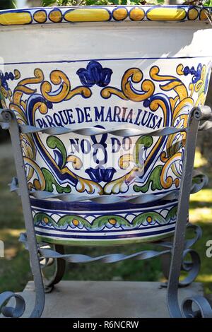 Vaso di Ceramica nel Parco Maria Luisa,Sevilla Foto Stock