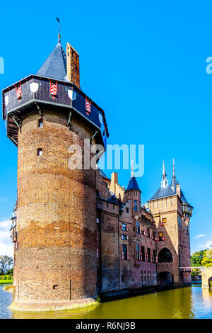 Magnifico Castello De Haar circondato da un fossato e splendidi giardini. Un castello del XIV secolo completamente ricostruire nel tardo XIX secolo in Olanda Foto Stock