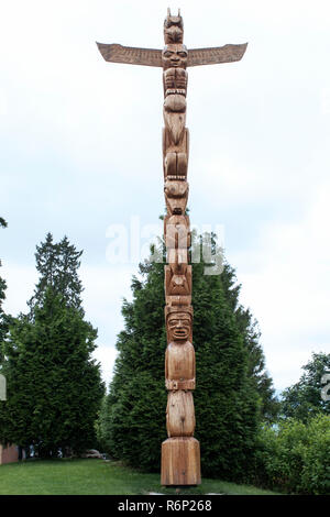 Totem antichi indiani in legno Foto Stock