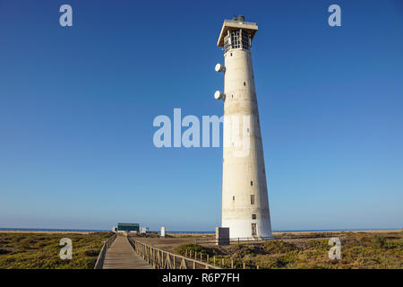 Faro di Morro Jable sulla spiaggia di Jandia penisola in sunrise luce,Fuerteventura,Isole Canarie,Spagna Foto Stock