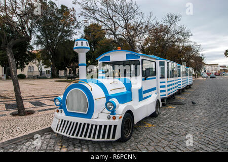 Treno turistico nella città di faro Foto Stock