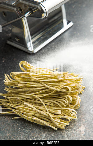 La pasta italiana i tagliolini al tartufo. Foto Stock