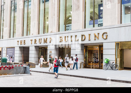 La città di New York, Stati Uniti d'America - 24 Giugno 2018: l'edificio Trump in 40 Wall Street. Si tratta di 71 piani in stile neo-gotico del grattacielo nel Quartiere Finanziario di New York Foto Stock