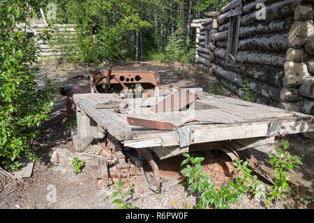 Abbandonato il carrello con pianale in legno in Silver City città fantasma, Yukon Territory, Canada Foto Stock