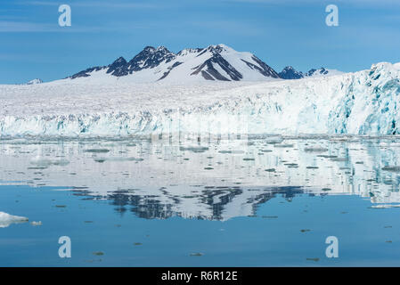 Lilliehook ghiacciaio nel fiordo Lilliehook un ramo del fiordo di croce, isola Spitsbergen, arcipelago delle Svalbard, Norvegia Foto Stock