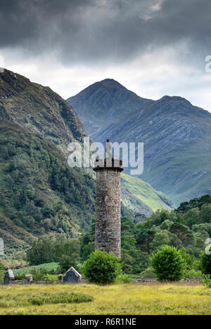 Monumento di Glenfinnan commemorando il giacobita Rising, sulle rive di Loch Shiel, Highlands scozzesi, Scotland, Regno Unito Foto Stock