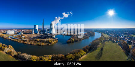 Drohnenaufnahme, Das Kraftwerk Staudinger, betrieben vom Energiekonzern EON, Großauheim, cause Großkrotzenburg, Assia, Deutschland Foto Stock