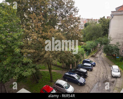 La città interna nel cortile tra il vecchio appartamento residenziale blocchi nella destinazione turistica di Danzica Polonia Foto Stock