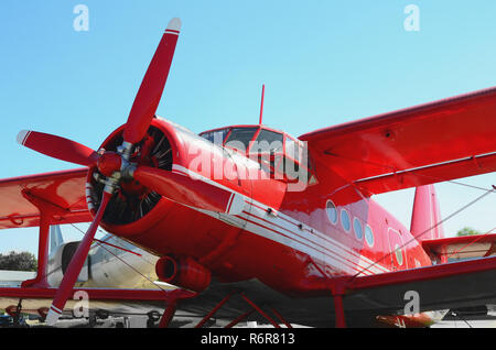 Big Red in aereo con strisce bianche Foto Stock