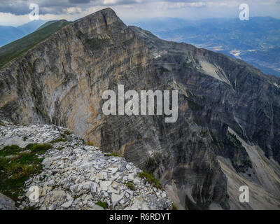 Vista dalla cima del Nemërçka (Nemercka) Montagne in Albania Foto Stock