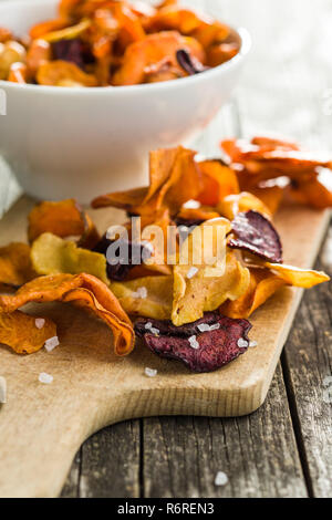 Fritto misto di chip di vegetali. Foto Stock