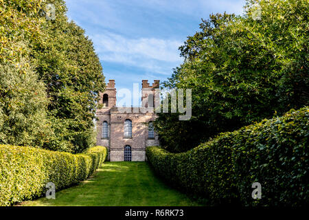 La torre Belvedere, Claremont Landscape Garden, Esher, Regno Unito Foto Stock