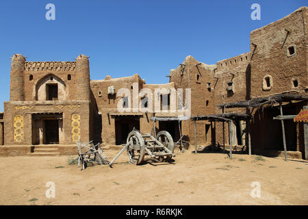 Insediamento dal Horde Dorato con edifici di argilla Foto Stock