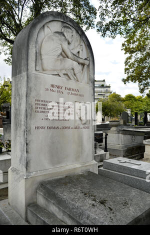 La tomba del pioniere dell'aviazione e costruttore di aerei Henri Farman situata nel cimitero di Passy a Parigi, Francia Foto Stock