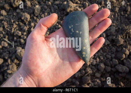 Il neolitico ascia in pietra 5000-6000 A.C. Foto Stock