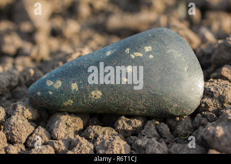 Il neolitico ascia in pietra 5000-6000 A.C. Foto Stock