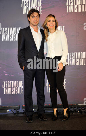 Roma, Italia. 06 Dic, 2018. Roma, photocall del film Il testimone invisibile, nella foto: Riccardo Scamarcio, Laura Chimenti Credit: Indipendente Agenzia fotografica/Alamy Live News Foto Stock