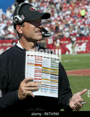 San Francisco, California, Stati Uniti d'America. Xviii Sep, 2011. 49ers head coach Jim Harbaugh Domenica, Settembre 18, 2011 a Candlestick Park di San Francisco, California. Cowboy sconfitto il 49ers in 27-24 ore di lavoro straordinario. Credito: Al di Golub/ZUMA filo/Alamy Live News Foto Stock