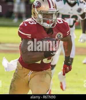 San Francisco, California, Stati Uniti d'America. 9 Dic 2012. San Francisco 49ers running back LaMichael James (23) Domenica al Candlestick Park di San Francisco, CA. Il 49ers sconfitto i delfini 27-13. Credito: Al di Golub/ZUMA filo/Alamy Live News Foto Stock