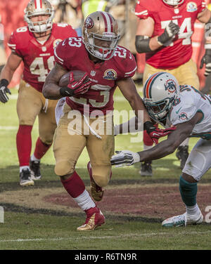 San Francisco, California, Stati Uniti d'America. 9 Dic 2012. San Francisco 49ers running back LaMichael James (23) Domenica al Candlestick Park di San Francisco, CA. Il 49ers sconfitto i delfini 27-13. Credito: Al di Golub/ZUMA filo/Alamy Live News Foto Stock