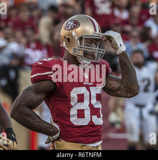 San Francisco, California, Stati Uniti d'America. Xi Nov, 2012. San Francisco 49ers stretto fine Vernon Davis (85) Domenica al Candlestick Park di San Francisco, CA. Il 49ers legato i Rams 24-24. Credito: Al di Golub/ZUMA filo/Alamy Live News Foto Stock