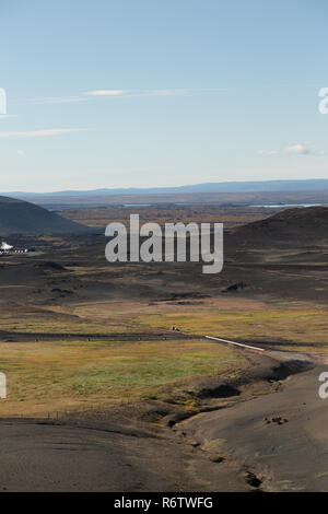 Il paesaggio di Myvatn e geotermia sono compresi Krafla power station in tempo soleggiato, il nord dell'Islanda Foto Stock