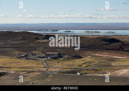 Il paesaggio di Myvatn e geotermia sono compresi Krafla power station in tempo soleggiato, il nord dell'Islanda Foto Stock