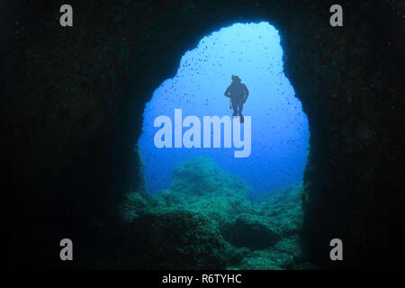 Immersione in grotta sottomarina - Maiorca, SPAGNA Foto Stock