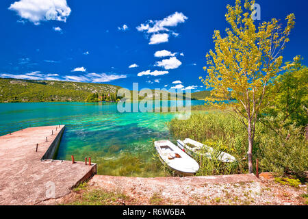 Fiume Krka parco nazionale e idilliaca isola di Visovac view Foto Stock