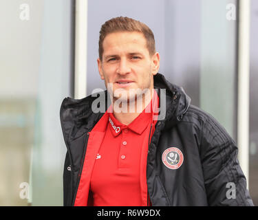24 novembre 2018, New York Stadium, Rotherham, Inghilterra; Sky Campionato Bet Rotherham Utd v Sheffield Regno ; Billy Sharp (10) di Sheffield Regno arriva a New York Stadium Credito: Mark Cosgrove/News immagini English Football League immagini sono soggette a licenza DataCo Foto Stock