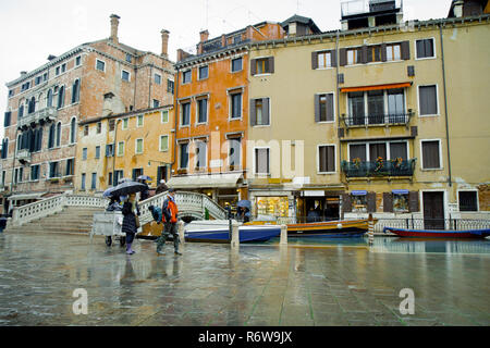 Acqua alta a Venezia - le inondazioni. Venezia, la capitale del nord Italia la Regione Veneto, è costruito su più di 100 piccole isole. Foto Stock